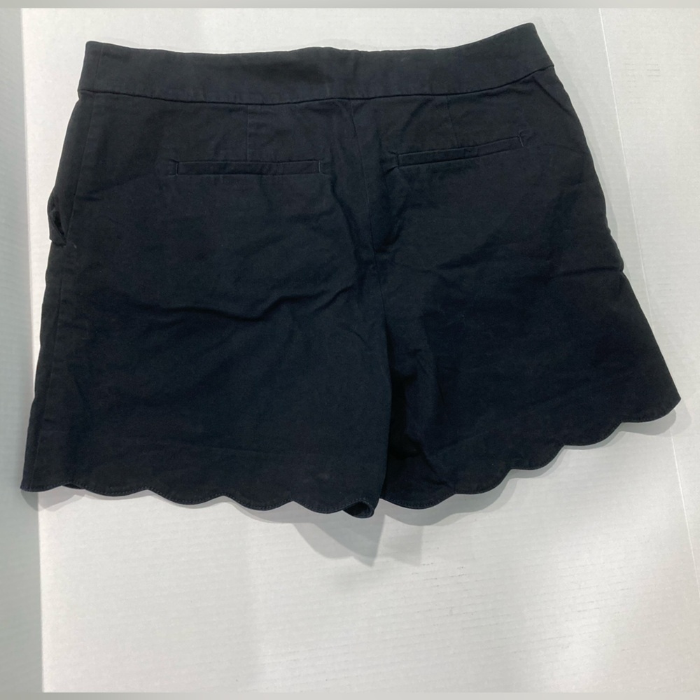 Loft Black Shorts
Size 12
Scalloped bottom - Picture 6 of 9